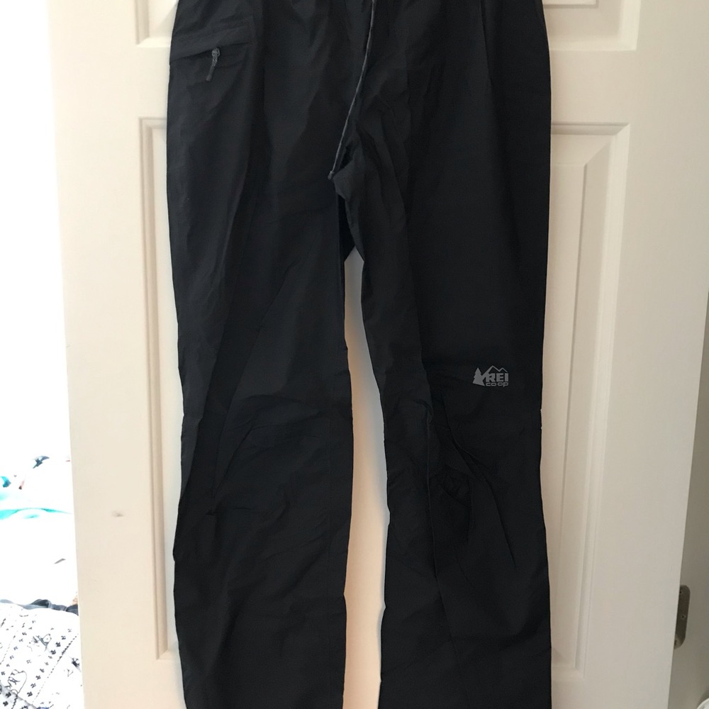 REI RAIN PANTS NEVER WORN